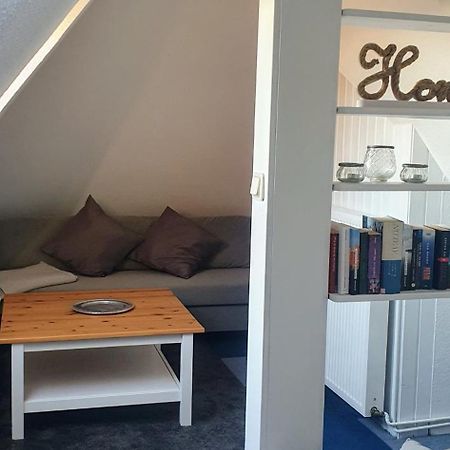 *To Hus* Wohnung Am Rande Von Jever Exteriör bild