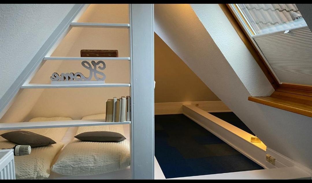 *To Hus* Wohnung Am Rande Von Jever Exteriör bild