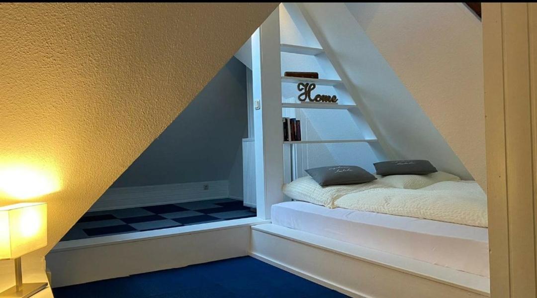 *To Hus* Wohnung Am Rande Von Jever Exteriör bild