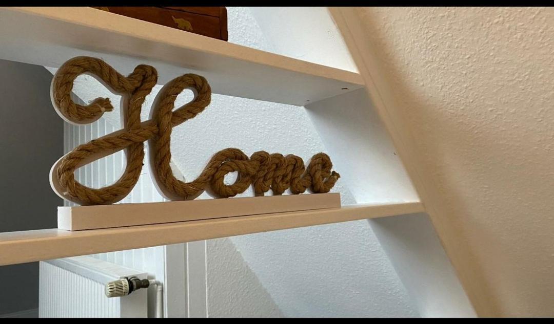 *To Hus* Wohnung Am Rande Von Jever Exteriör bild