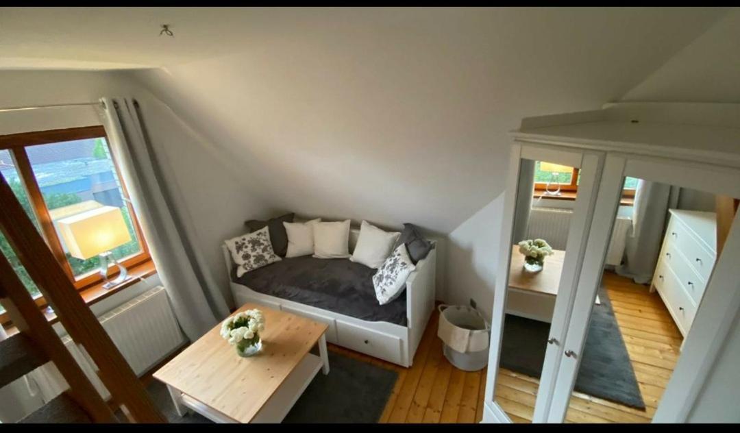 *To Hus* Wohnung Am Rande Von Jever Exteriör bild