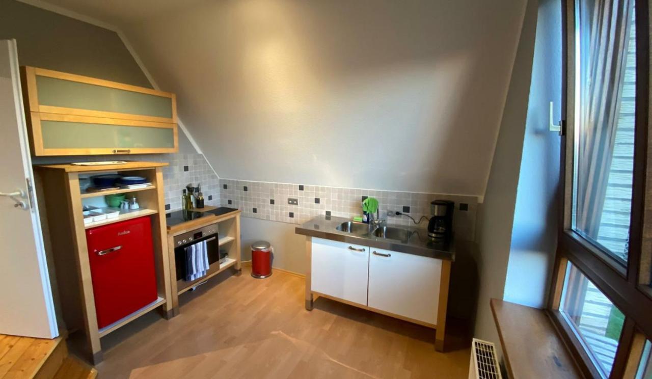 *To Hus* Wohnung Am Rande Von Jever Exteriör bild