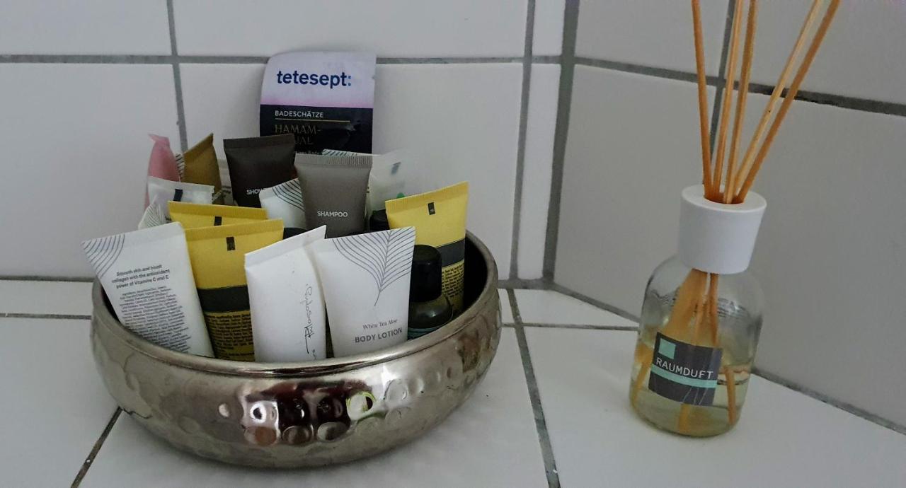 *To Hus* Wohnung Am Rande Von Jever Exteriör bild