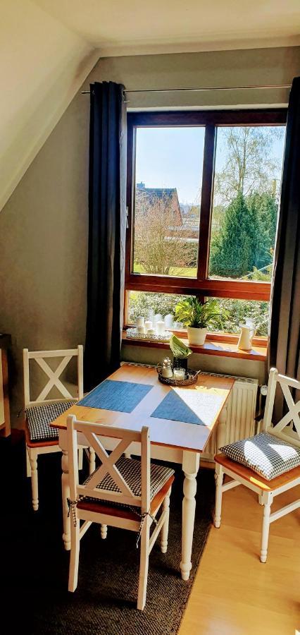 *To Hus* Wohnung Am Rande Von Jever Exteriör bild
