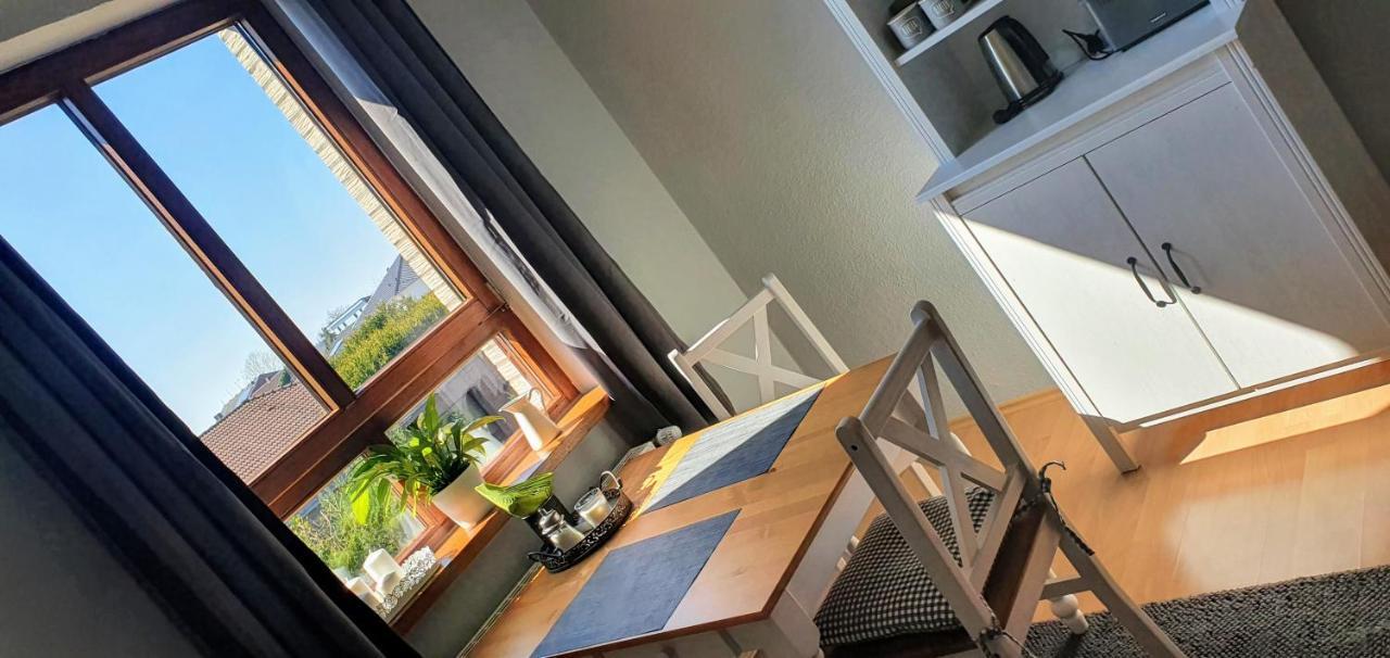 *To Hus* Wohnung Am Rande Von Jever Exteriör bild