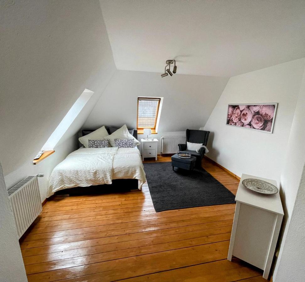 *To Hus* Wohnung Am Rande Von Jever Exteriör bild