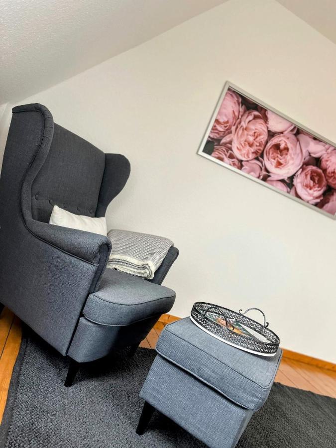 *To Hus* Wohnung Am Rande Von Jever Exteriör bild